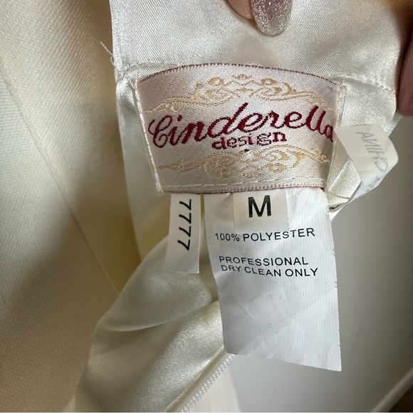 Cinderella Design White Sleeveless Sweetheart Gown Size Medium - Picture 10 of 13